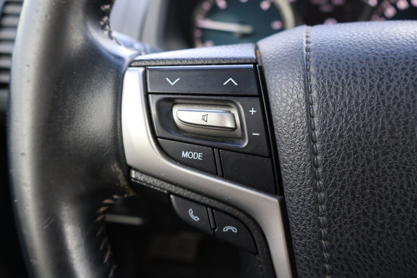 Toyota Land Cruiser 2.8 D-4D-F Challenger Window Van