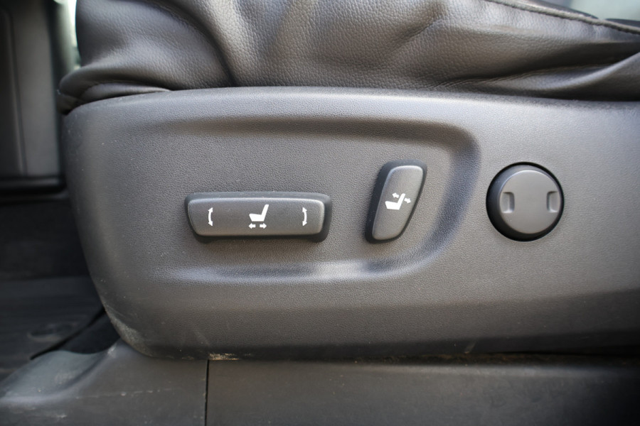 Toyota Land Cruiser 2.8 D-4D-F Challenger Window Van
