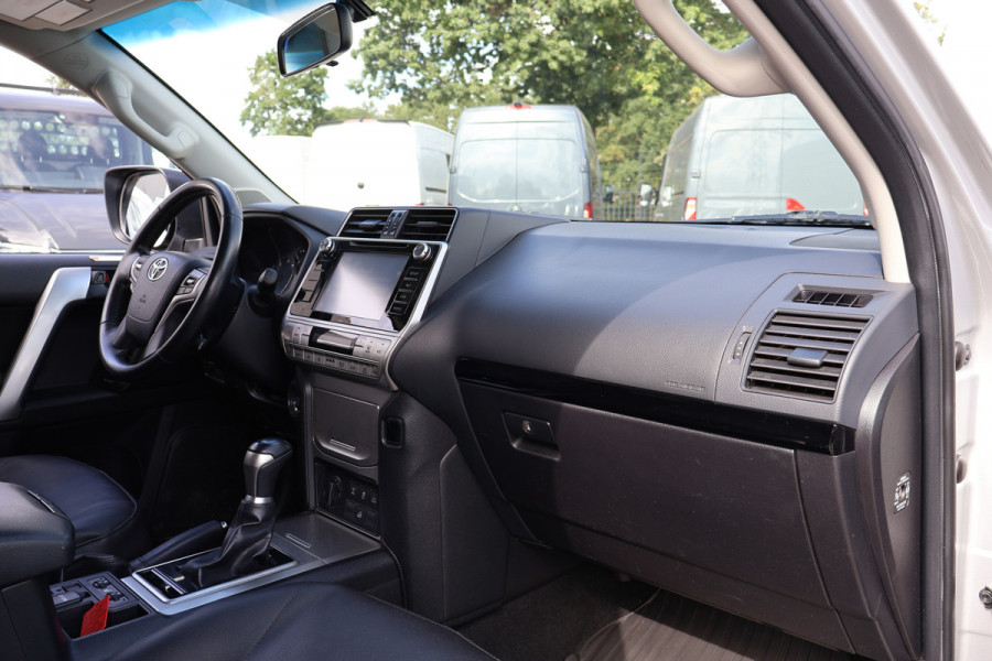 Toyota Land Cruiser 2.8 D-4D-F Challenger Window Van