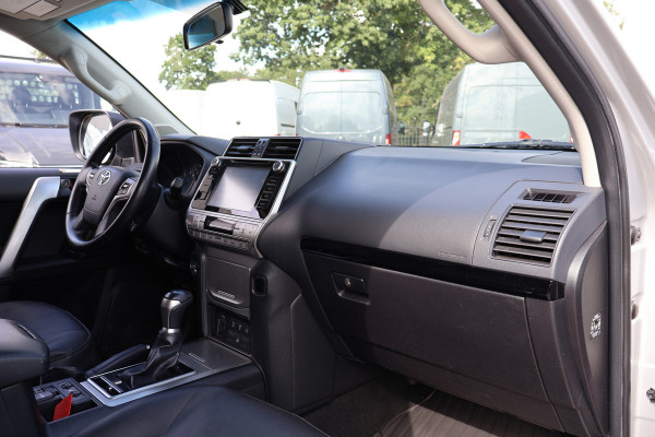 Toyota Land Cruiser 2.8 D-4D-F Challenger Window Van