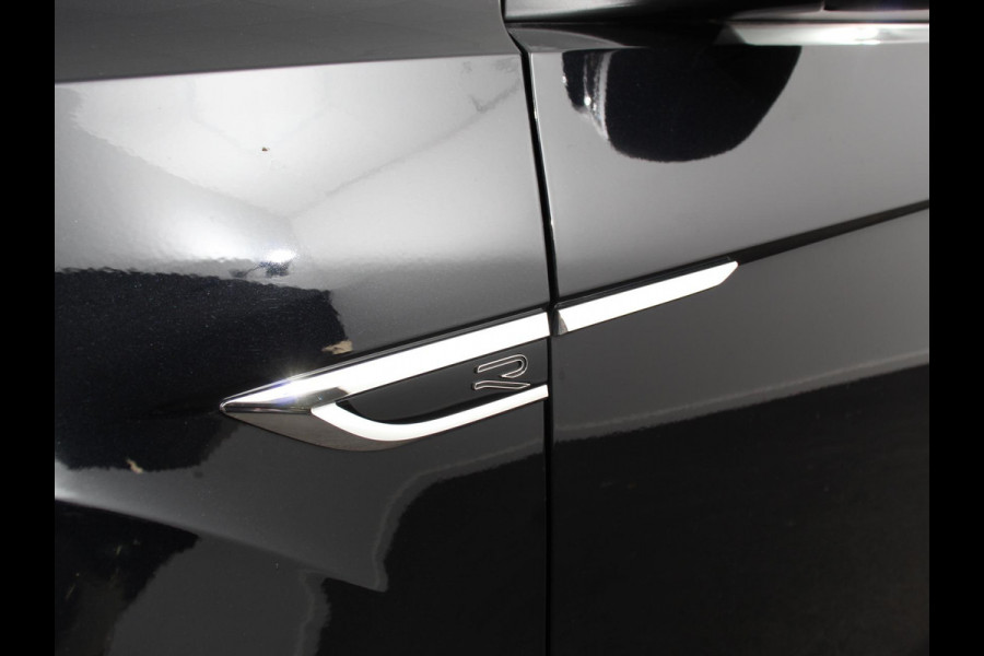 Volkswagen T-Roc 1.5 TSI 150pk Automaat R-Line Edition Navigatie Apple Carplay/Android Auto Camera Climate Control Electrisch te openen achterklep Dab Verwarmbare stoelen