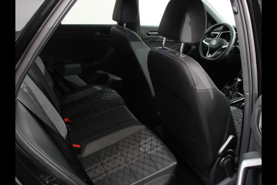 Volkswagen T-Roc 1.5 TSI 150pk Automaat R-Line Edition Navigatie Apple Carplay/Android Auto Camera Climate Control Electrisch te openen achterklep Dab Verwarmbare stoelen
