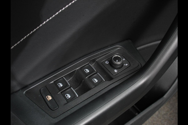 Volkswagen T-Roc 1.5 TSI 150pk Automaat R-Line Edition Navigatie Apple Carplay/Android Auto Camera Climate Control Electrisch te openen achterklep Dab Verwarmbare stoelen
