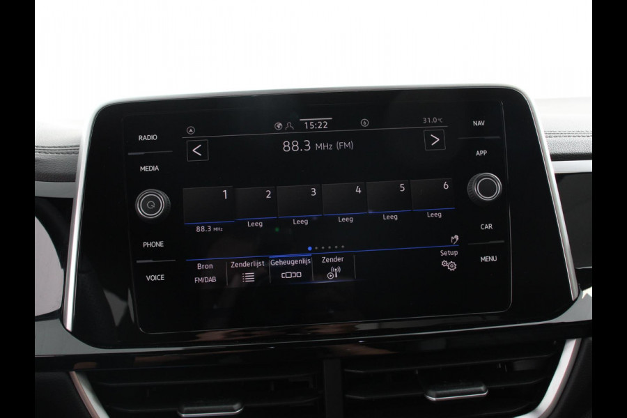 Volkswagen T-Roc 1.5 TSI 150pk Automaat R-Line Edition Navigatie Apple Carplay/Android Auto Camera Climate Control Electrisch te openen achterklep Dab Verwarmbare stoelen