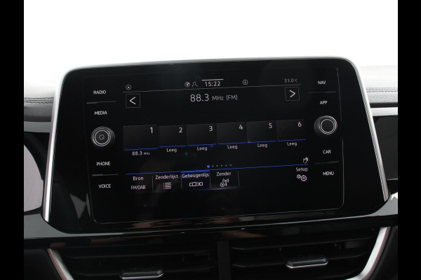 Volkswagen T-Roc 1.5 TSI 150pk Automaat R-Line Edition Navigatie Apple Carplay/Android Auto Camera Climate Control Electrisch te openen achterklep Dab Verwarmbare stoelen