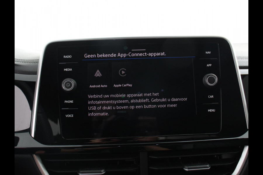 Volkswagen T-Roc 1.5 TSI 150pk Automaat R-Line Edition Navigatie Apple Carplay/Android Auto Camera Climate Control Electrisch te openen achterklep Dab Verwarmbare stoelen