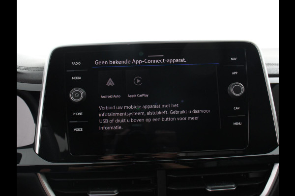 Volkswagen T-Roc 1.5 TSI 150pk Automaat R-Line Edition Navigatie Apple Carplay/Android Auto Camera Climate Control Electrisch te openen achterklep Dab Verwarmbare stoelen