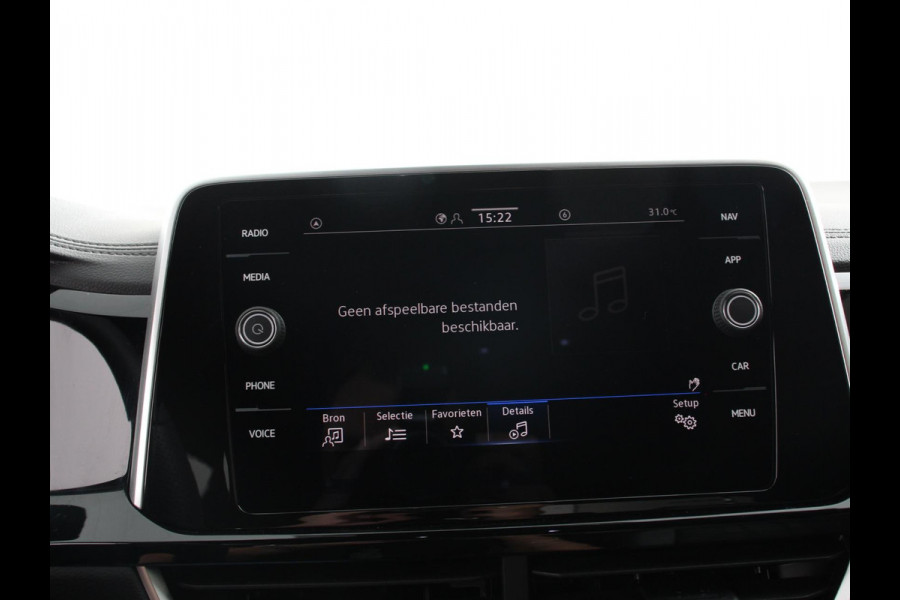 Volkswagen T-Roc 1.5 TSI 150pk Automaat R-Line Edition Navigatie Apple Carplay/Android Auto Camera Climate Control Electrisch te openen achterklep Dab Verwarmbare stoelen