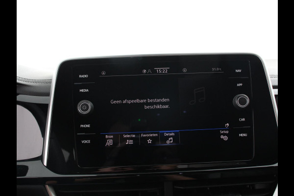 Volkswagen T-Roc 1.5 TSI 150pk Automaat R-Line Edition Navigatie Apple Carplay/Android Auto Camera Climate Control Electrisch te openen achterklep Dab Verwarmbare stoelen