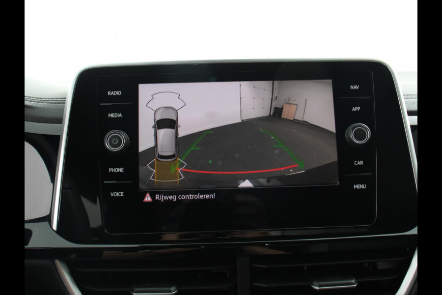 Volkswagen T-Roc 1.5 TSI 150pk Automaat R-Line Edition Navigatie Apple Carplay/Android Auto Camera Climate Control Electrisch te openen achterklep Dab Verwarmbare stoelen