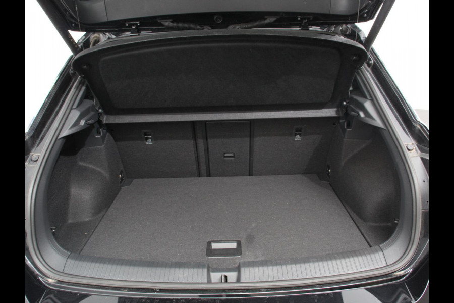 Volkswagen T-Roc 1.5 TSI 150pk Automaat R-Line Edition Navigatie Apple Carplay/Android Auto Camera Climate Control Electrisch te openen achterklep Dab Verwarmbare stoelen