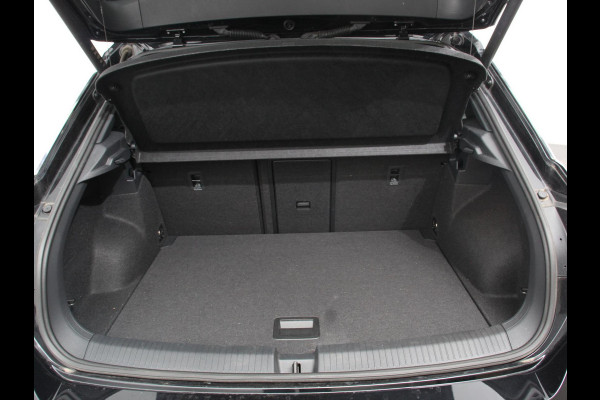 Volkswagen T-Roc 1.5 TSI 150pk Automaat R-Line Edition Navigatie Apple Carplay/Android Auto Camera Climate Control Electrisch te openen achterklep Dab Verwarmbare stoelen