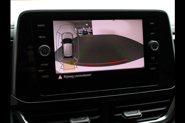 Volkswagen T-Roc 1.5 TSI 150pk Automaat R-Line Edition Navigatie Apple Carplay/Android Auto Camera Climate Control Electrisch te openen achterklep Dab Verwarmbare stoelen