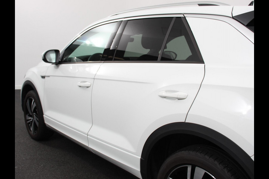 Volkswagen T-Roc 1.5 TSI 150pk Automaat R-Line Edition Navigatie Apple Carplay/Android Auto Camera Climate Control Electrisch te openen achterklep Dab Verwarmbare stoelen