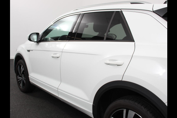 Volkswagen T-Roc 1.5 TSI 150pk Automaat R-Line Edition Navigatie Apple Carplay/Android Auto Camera Climate Control Electrisch te openen achterklep Dab Verwarmbare stoelen