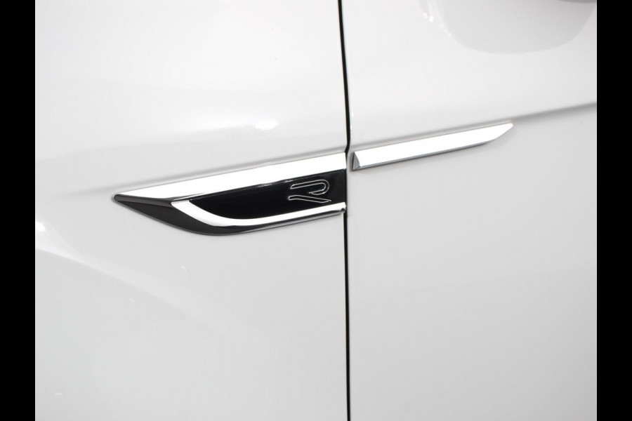 Volkswagen T-Roc 1.5 TSI 150pk Automaat R-Line Edition Navigatie Apple Carplay/Android Auto Camera Climate Control Electrisch te openen achterklep Dab Verwarmbare stoelen