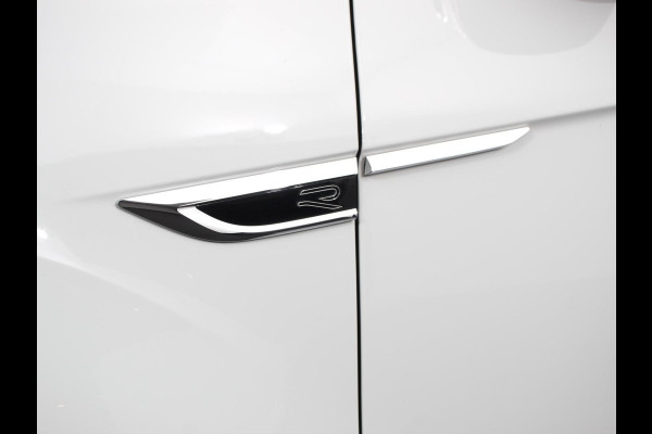 Volkswagen T-Roc 1.5 TSI 150pk Automaat R-Line Edition Navigatie Apple Carplay/Android Auto Camera Climate Control Electrisch te openen achterklep Dab Verwarmbare stoelen