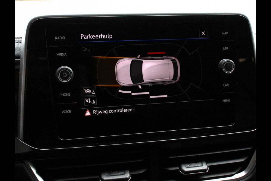 Volkswagen T-Roc 1.5 TSI 150pk Automaat R-Line Edition Navigatie Apple Carplay/Android Auto Camera Climate Control Electrisch te openen achterklep Dab Verwarmbare stoelen