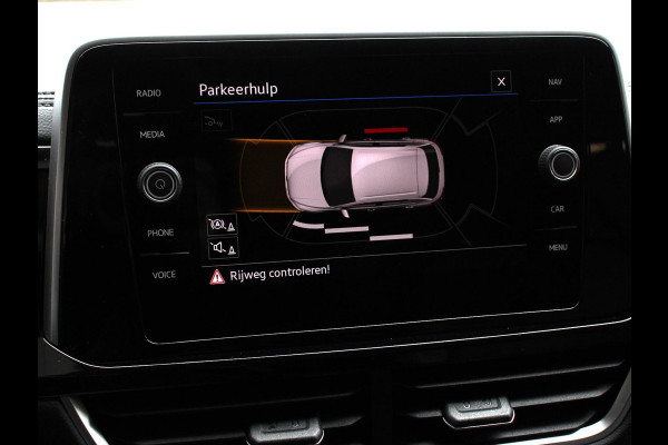 Volkswagen T-Roc 1.5 TSI 150pk Automaat R-Line Edition Navigatie Apple Carplay/Android Auto Camera Climate Control Electrisch te openen achterklep Dab Verwarmbare stoelen