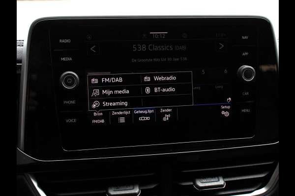 Volkswagen T-Roc 1.5 TSI 150pk Automaat R-Line Edition Navigatie Apple Carplay/Android Auto Camera Climate Control Electrisch te openen achterklep Dab Verwarmbare stoelen