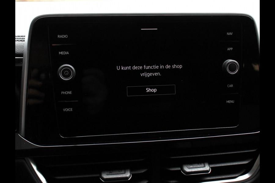 Volkswagen T-Roc 1.5 TSI 150pk Automaat R-Line Edition Navigatie Apple Carplay/Android Auto Camera Climate Control Electrisch te openen achterklep Dab Verwarmbare stoelen