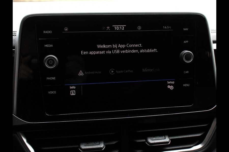 Volkswagen T-Roc 1.5 TSI 150pk Automaat R-Line Edition Navigatie Apple Carplay/Android Auto Camera Climate Control Electrisch te openen achterklep Dab Verwarmbare stoelen