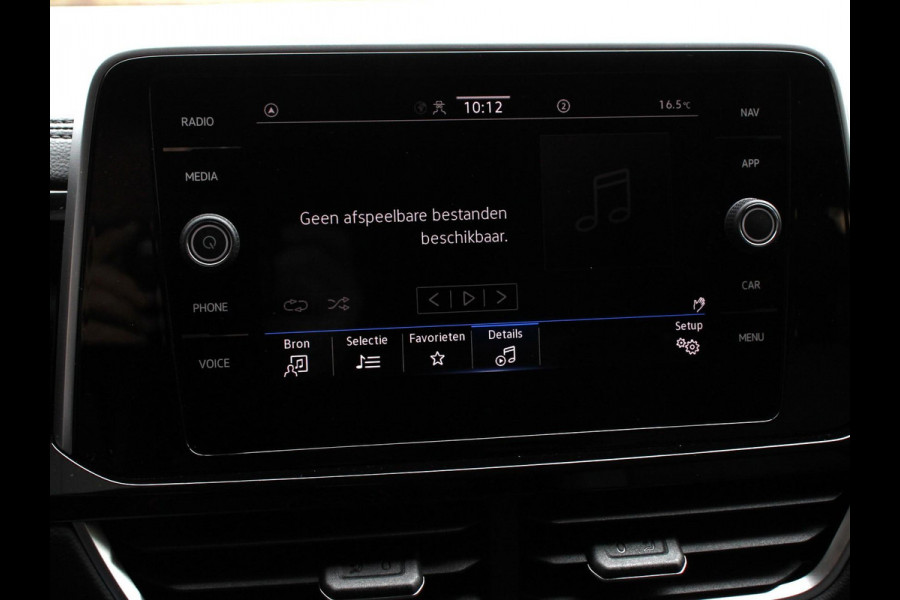 Volkswagen T-Roc 1.5 TSI 150pk Automaat R-Line Edition Navigatie Apple Carplay/Android Auto Camera Climate Control Electrisch te openen achterklep Dab Verwarmbare stoelen