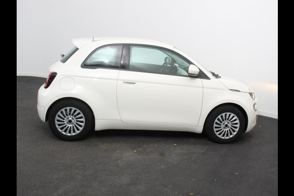 Fiat 500E Urban 42 kWh Airco Climate control 360 Camera Stoelverwarming Keyless Wireless CarPlay Dodehoek Assistant 85 kW Charger Actieradius 320km WLTP