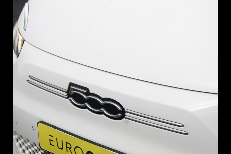 Fiat 500E Urban 42 kWh Airco Climate control 360 Camera Stoelverwarming Keyless Wireless CarPlay Dodehoek Assistant 85 kW Charger Actieradius 320km WLTP