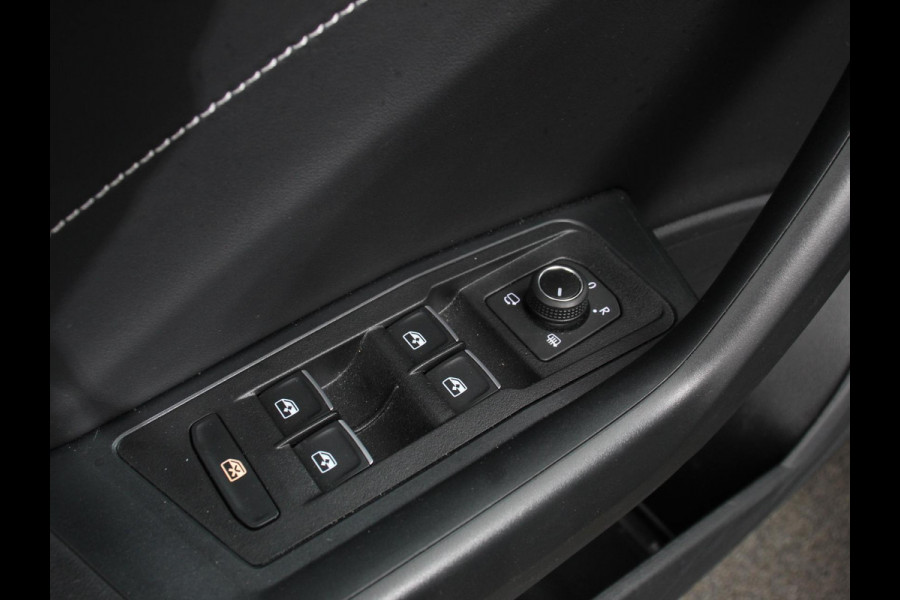 Volkswagen T-Roc 1.5 TSI 150pk Automaat R-Line Edition Navigatie Apple Carplay/Android Auto Camera Climate Control Electrisch te openen achterklep Dab Verwarmbare stoelen