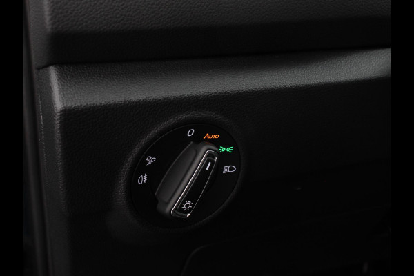 Volkswagen T-Roc 1.5 TSI 150pk Automaat R-Line Edition Navigatie Apple Carplay/Android Auto Camera Climate Control Electrisch te openen achterklep Dab Verwarmbare stoelen