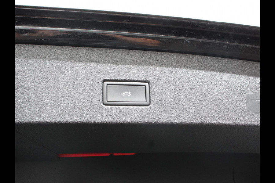 Volkswagen T-Roc 1.5 TSI 150pk Automaat R-Line Edition Navigatie Apple Carplay/Android Auto Camera Climate Control Electrisch te openen achterklep Dab Verwarmbare stoelen