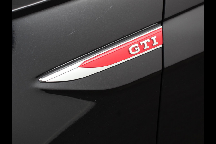 Volkswagen Polo 2.0 TSI GTI 207pk Automaat Digitale Cockpit Navigatie Apple Carplay/Android Auto Climate Control Extra getint Glas Stoelverwarming Dab Led Adaptive Cruise Control