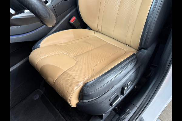 Hyundai Santa Fe 1.6 T-GDI PHEV Premium Sky 7p. | Full Option | Pano | HuD | ACC | Park Assist | 360 | Trekhaak | Dealer Onderhoud