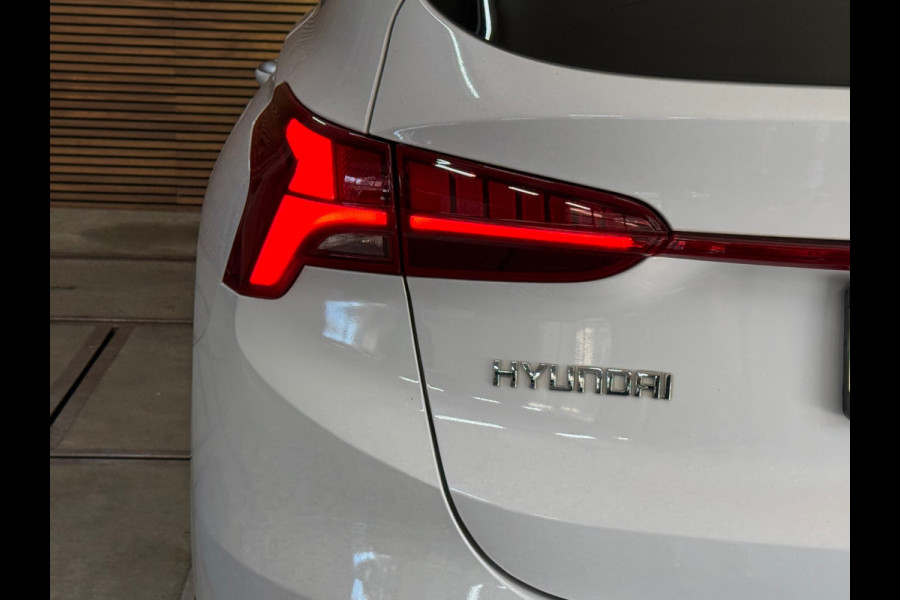 Hyundai Santa Fe 1.6 T-GDI PHEV Premium Sky 7p. | Full Option | Pano | HuD | ACC | Park Assist | 360 | Trekhaak | Dealer Onderhoud