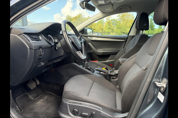 Škoda Octavia Combi 1.5 TSI Greentech Style Business 2e Eigenaar,Draadloze telefoonlader,Carplay,Camera,Navi,Trekhaak,150pk,Pdc V+A,Keyless,Clima,Cruise,Elekt.Stoel,Recent beurt gehad,N.A.P,Apk tot 07-2027