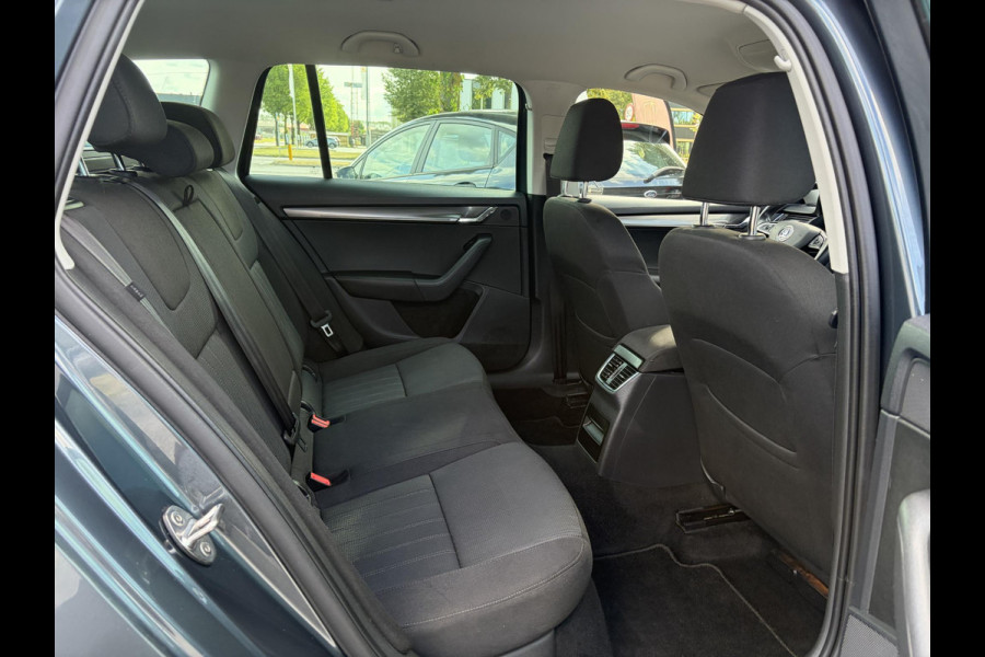 Škoda Octavia Combi 1.5 TSI Greentech Style Business 2e Eigenaar,Draadloze telefoonlader,Carplay,Camera,Navi,Trekhaak,150pk,Pdc V+A,Keyless,Clima,Cruise,Elekt.Stoel,Recent beurt gehad,N.A.P,Apk tot 07-2027