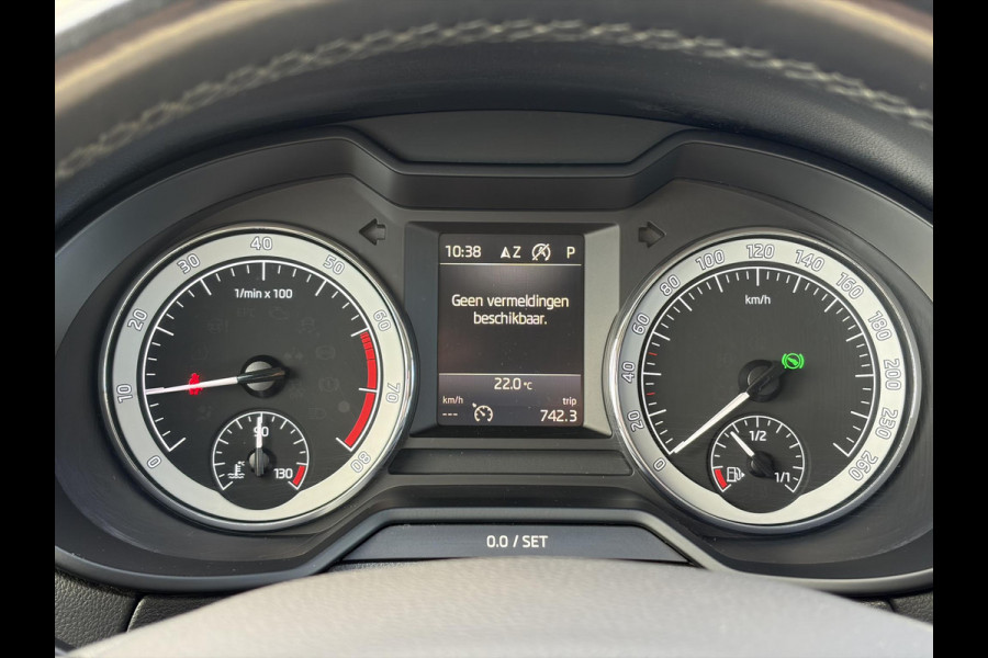 Škoda Octavia Combi 1.5 TSI Greentech Style Business 2e Eigenaar,Draadloze telefoonlader,Carplay,Camera,Navi,Trekhaak,150pk,Pdc V+A,Keyless,Clima,Cruise,Elekt.Stoel,Recent beurt gehad,N.A.P,Apk tot 07-2027