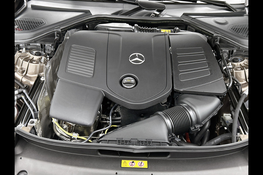Mercedes-Benz E-Klasse 300 e Sport Edition | Premium pakket | Rijassistentie pakket Plus | Winter pakket | Nightpakket | Trekhaak | 20 inch AMG velgen | Panoramaschuifdak | 360°-camera | Burmester® 4D sound system |