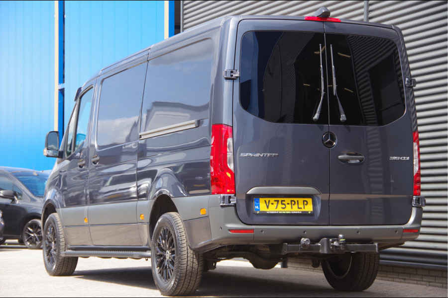 Mercedes-Benz Sprinter 319 3.0 CDI V6 L2H1 MARGE! AUT. LED, 2X SCHUIFDEUR, 3.5T TREKHAAK, LEDER, ADAPT. CRUISE, 360 CAMERA, NAVI, CLIMA, STOELVERWARMIN