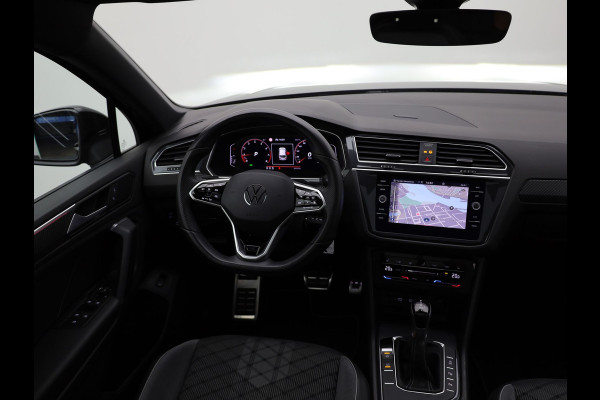 Volkswagen Tiguan 1.5 TSI R-Line Business+ | Panodak | Elk. A-klep | Side Assist | Camera | Black Style | Prijs Rijklaar!!