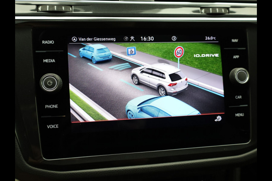 Volkswagen Tiguan 1.5 TSI R-Line Business+ | Panodak | Elk. A-klep | Side Assist | Camera | Black Style | Prijs Rijklaar!!