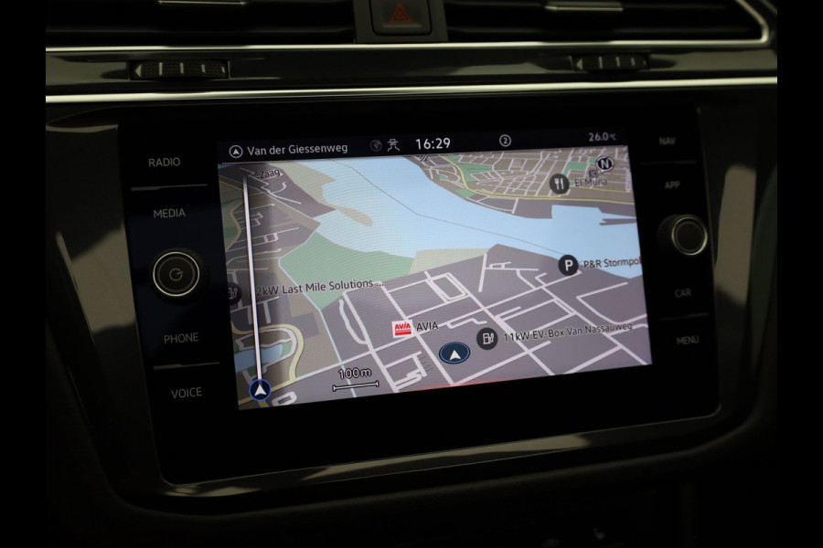 Volkswagen Tiguan 1.5 TSI R-Line Business+ | Panodak | Elk. A-klep | Side Assist | Camera | Black Style | Prijs Rijklaar!!