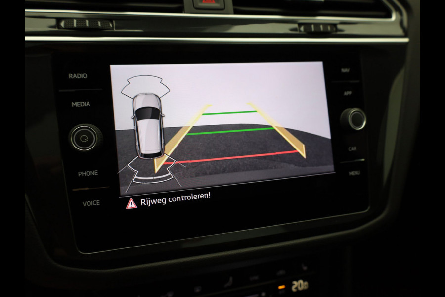 Volkswagen Tiguan 1.5 TSI R-Line Business+ | Panodak | Elk. A-klep | Side Assist | Camera | Black Style | Prijs Rijklaar!!