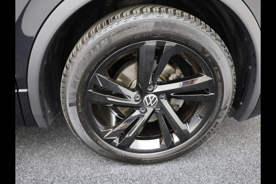 Volkswagen Tiguan 1.5 TSI R-Line Business+ | Panodak | Elk. A-klep | Side Assist | Camera | Black Style | Prijs Rijklaar!!