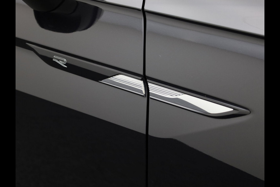 Volkswagen Tiguan 1.5 TSI R-Line Business+ | Panodak | Elk. A-klep | Side Assist | Camera | Black Style | Prijs Rijklaar!!