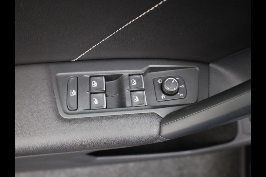 Volkswagen Tiguan 1.5 TSI R-Line Business+ | Panodak | Elk. A-klep | Side Assist | Camera | Black Style | Prijs Rijklaar!!