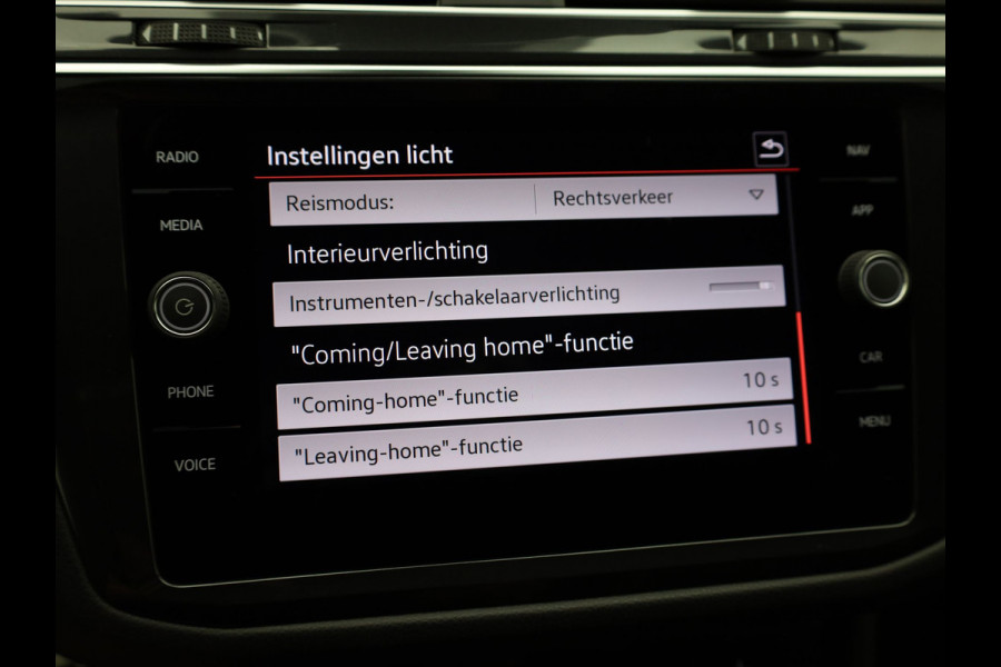 Volkswagen Tiguan 1.5 TSI R-Line Business+ | Panodak | Elk. A-klep | Side Assist | Camera | Black Style | Prijs Rijklaar!!