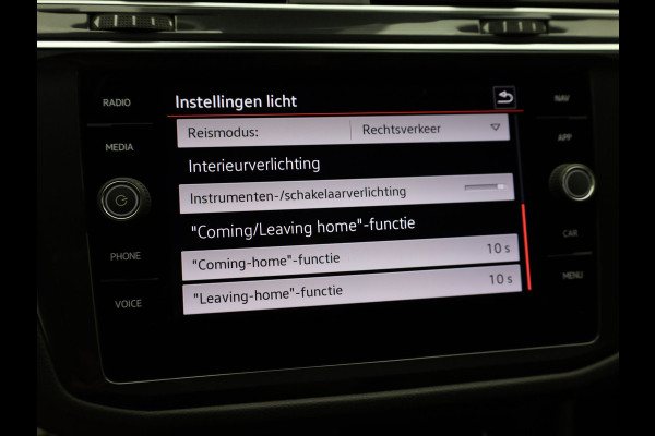 Volkswagen Tiguan 1.5 TSI R-Line Business+ | Panodak | Elk. A-klep | Side Assist | Camera | Black Style | Prijs Rijklaar!!