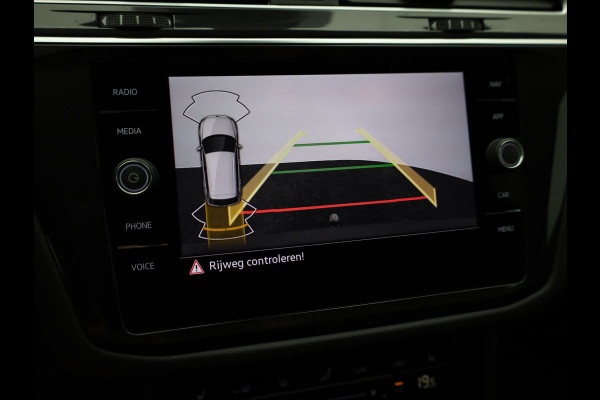 Volkswagen Tiguan 1.5 TSI R-Line Business | Black Style | Head Up | Keyless | IQ Light | Trekhaak wegkl. | Camera | Prijs Rijklaar!!